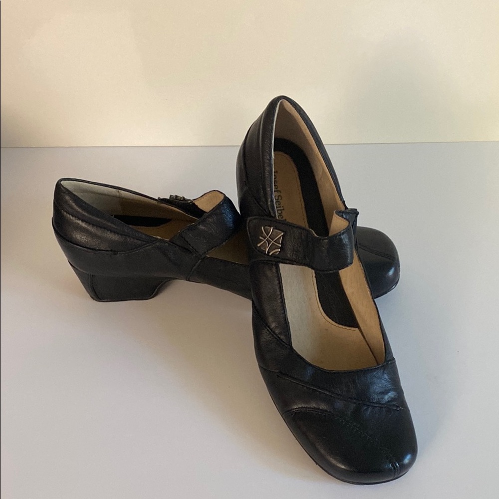 Josef Seibel size 42 Women’s
Black Mary Jane Low Heel Pumps - Comfort Style